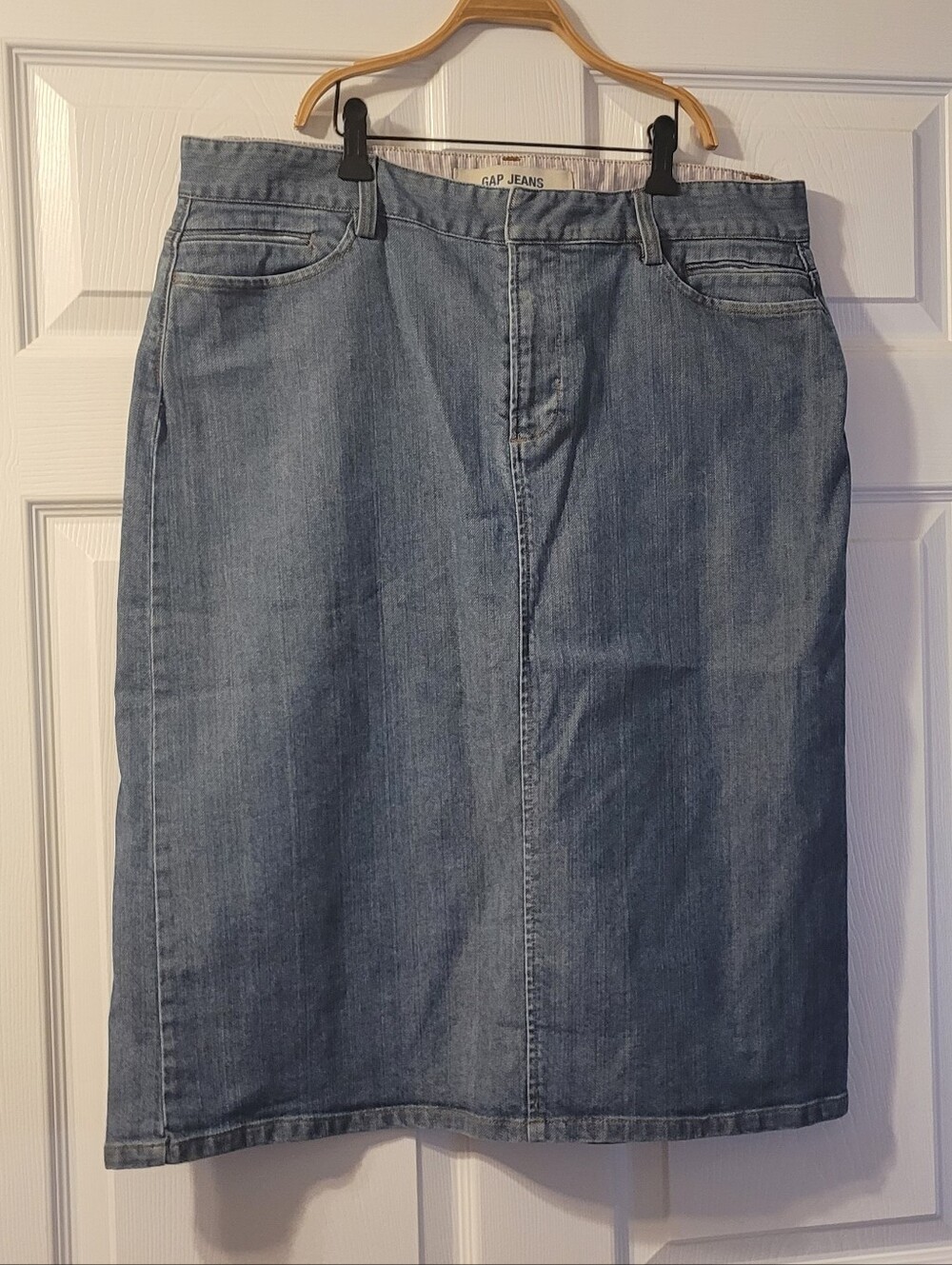 Gap Women's Light Blue Denim Skirt. Size 16